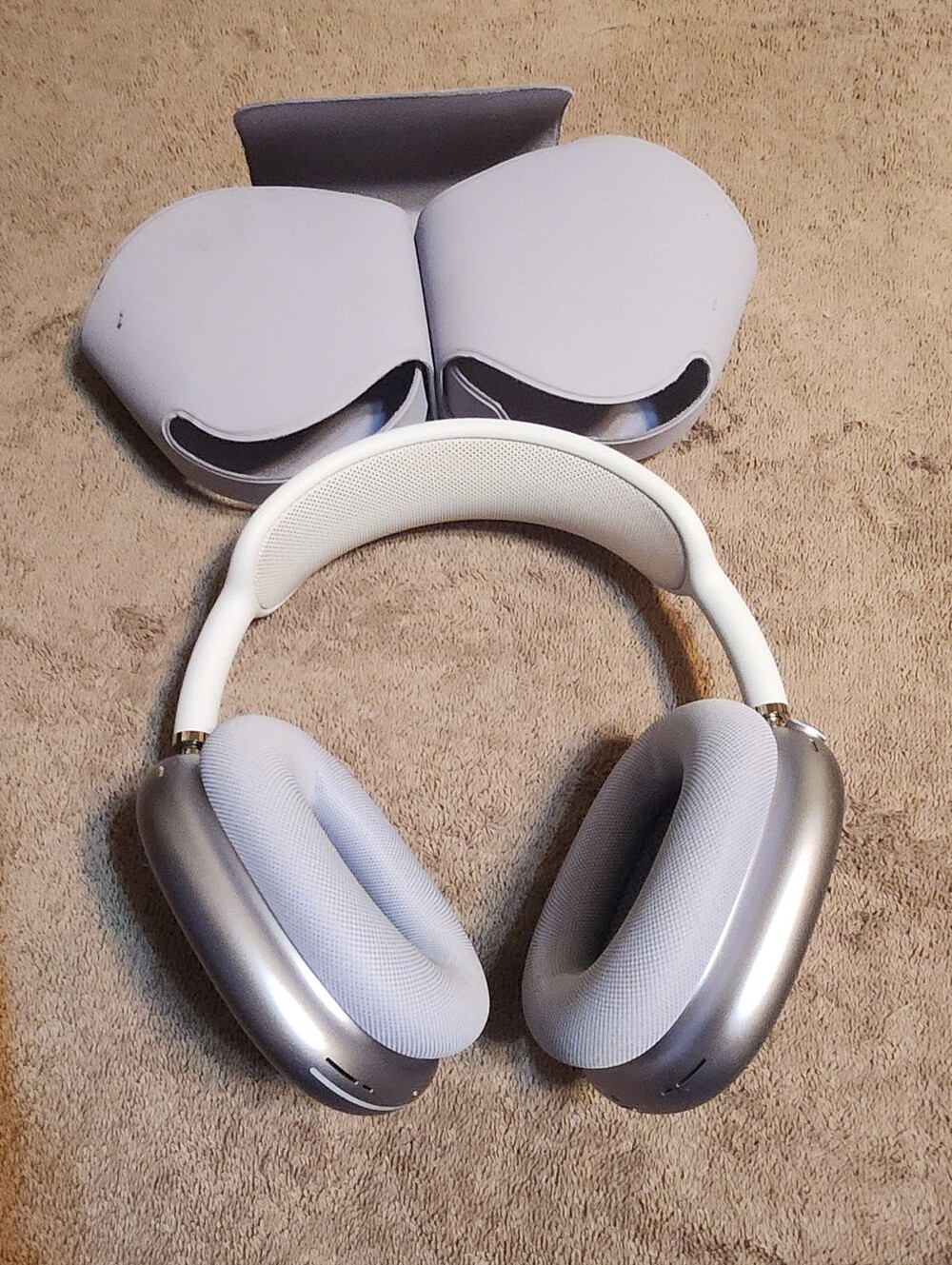 Apple Airpod Max Wireless Over-Ear Headphones in Purple